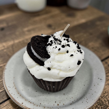 Load image into Gallery viewer, 6 Pack Scented Cupcake Candles - Cookies &amp; Cream
