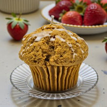 Load image into Gallery viewer, Strawberry Muffin Candle – Realistic Dessert Candle – Blueberry Scented Candle – Bakery Candle Gift (Copy)
